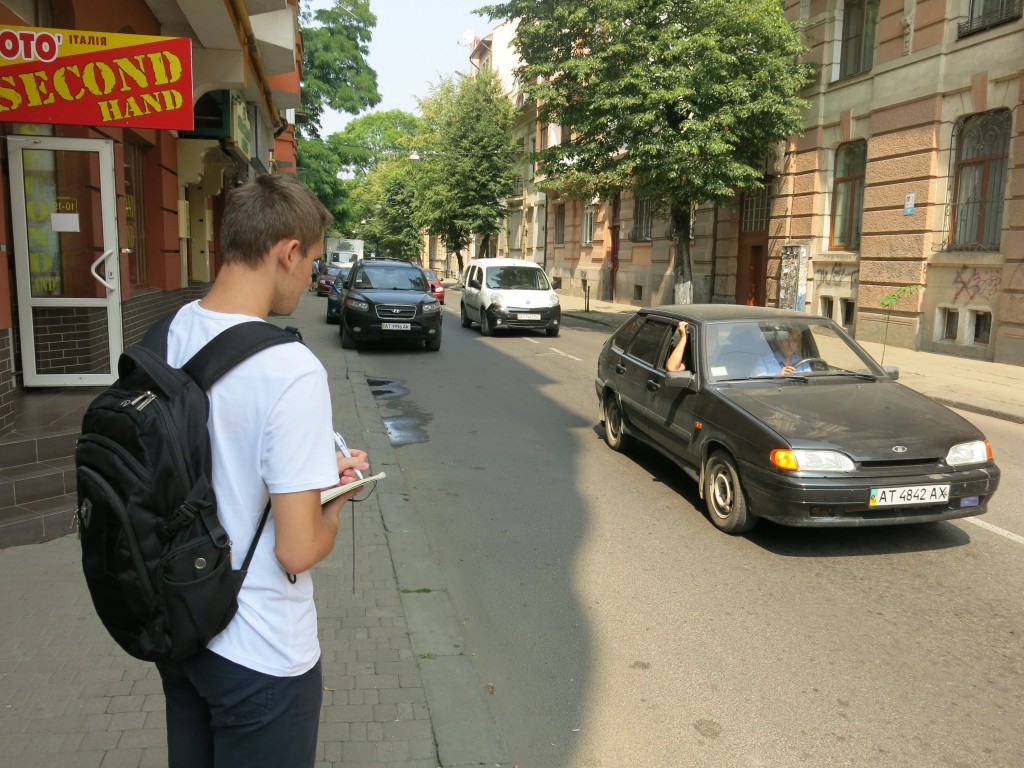 Активісти рахують рівень користування ременями безпеки